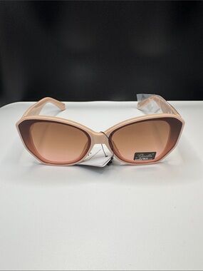 Stylish Blush Pink Cat-Eye Sunglasses - UV Protection